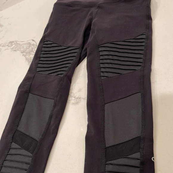 ALO MOTO LEGGINGS - Picture 4 of 6